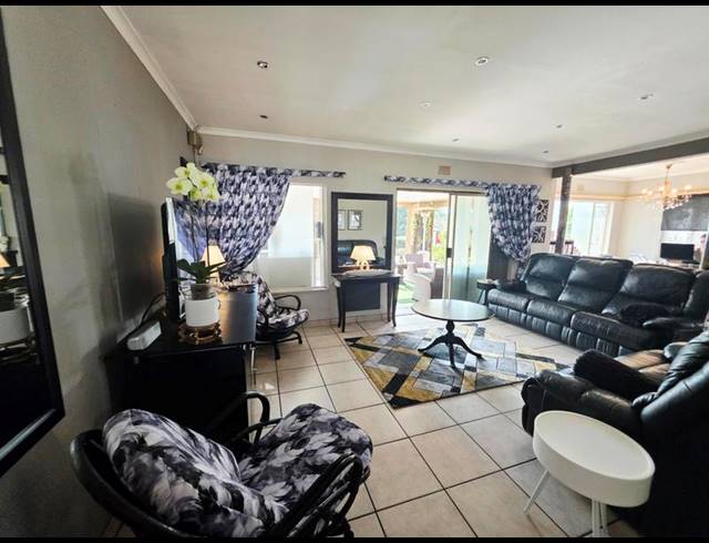 3 BEDROOM HOUSE FOR SALE IN VAN RIEBEECK PARK